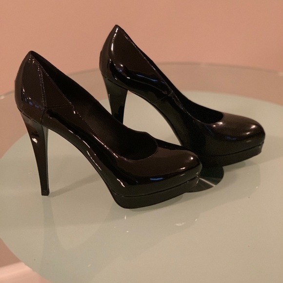 YSL barely used Patent Black Pump !